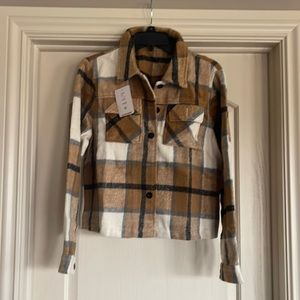 Women’s tan, cream and charcoal plaid cropped flannel jacket